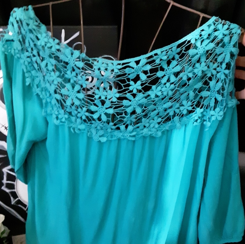 Blouse - Picture 2 of 3